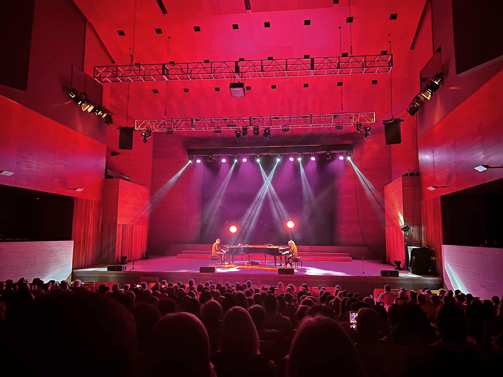 «2pianoS» nuevo espectáculo con hits internacionales