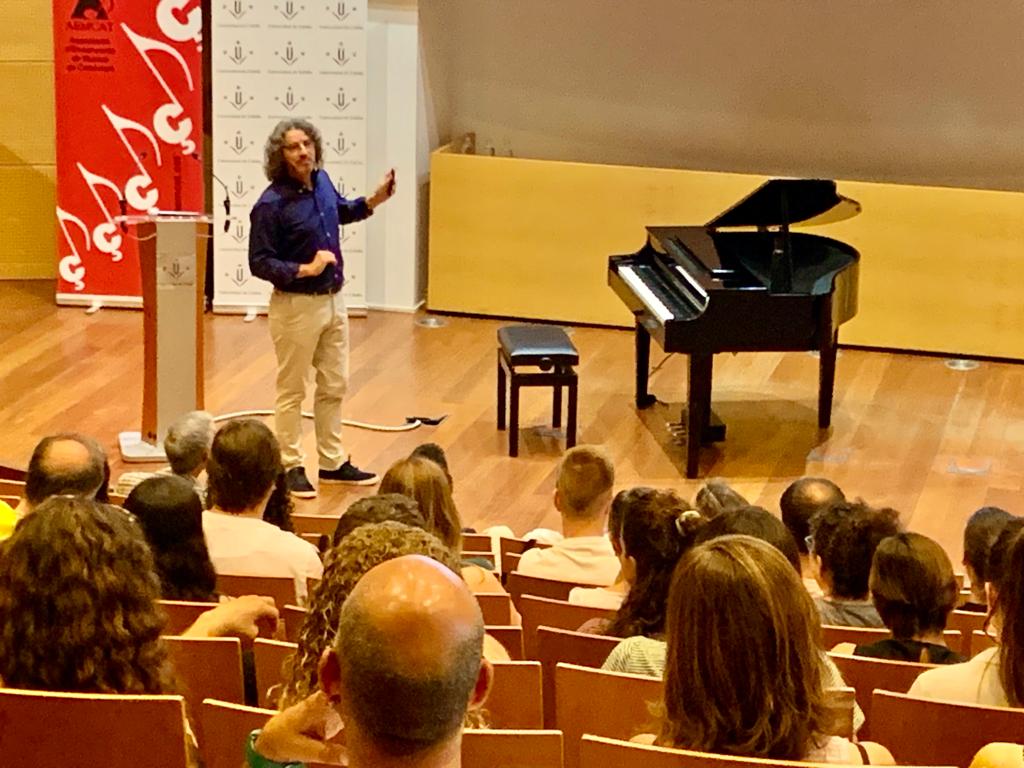 Antoni Tolmos inaugura la Escuela de Verano de la AEMCAT